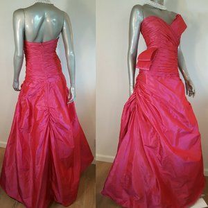 *$2,200 PAULA VARSALONA NEW STUNNING RASPBERRY SILK BOW COUTURE RUNWAY GOWN 12